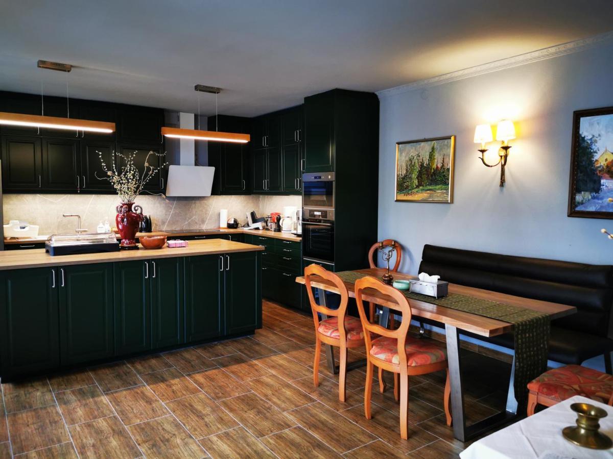 Hotel Goldene Krone Mistelbach Ngoại thất bức ảnh